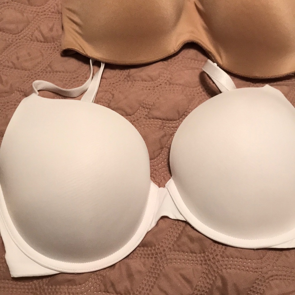 White Victoria’s Secret bra